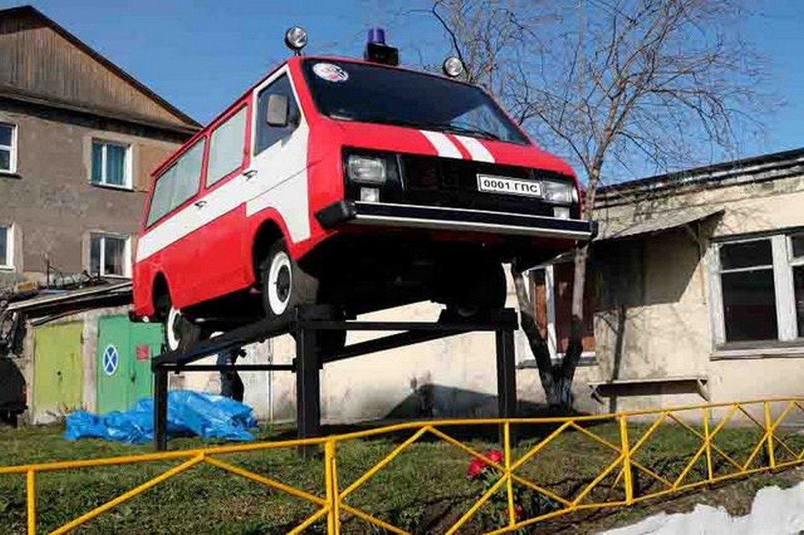 Открытие памятника пожарному автомобилю | День в истории на портале ВДПО.РФ